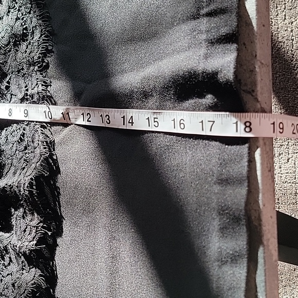 Cabi Lace Tiered Stretch Mini Skirt Rich Black Side Zipper Size 10 - Picture 7 of 11